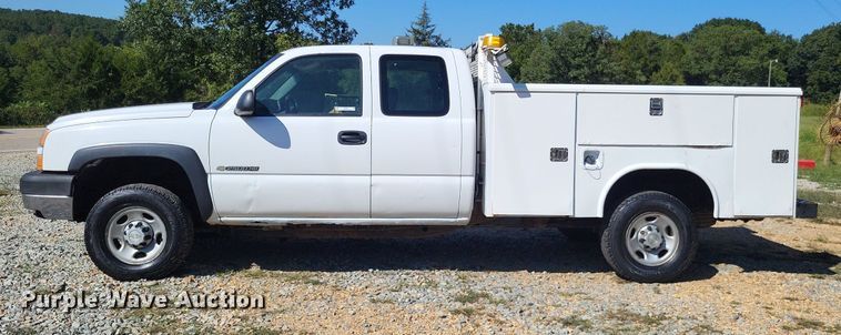 image for item LS9744 2007 Chevrolet 2500HD  Ext. Cab utility bed pickup truck