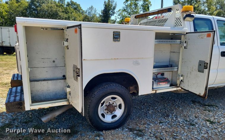 image for item LS9744 2007 Chevrolet 2500HD  Ext. Cab utility bed pickup truck