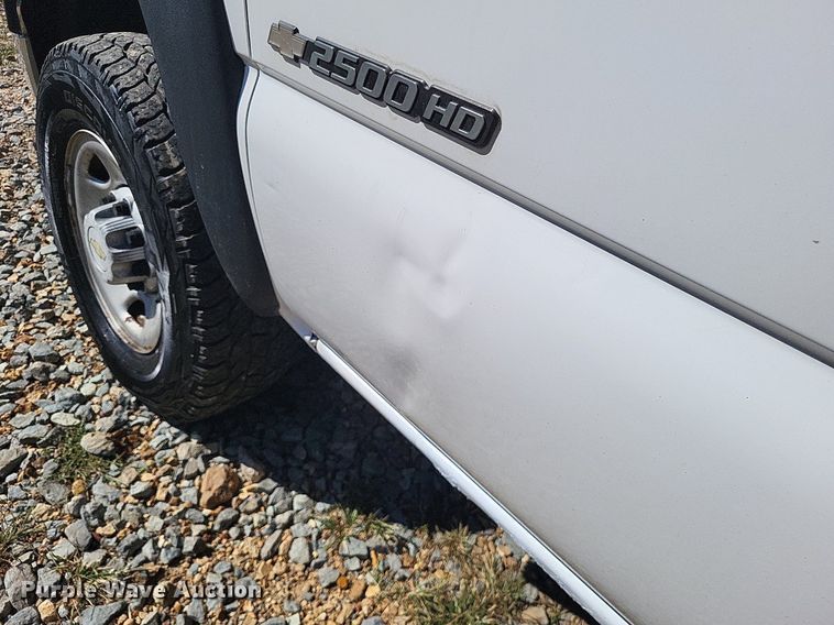 image for item LS9744 2007 Chevrolet 2500HD  Ext. Cab utility bed pickup truck