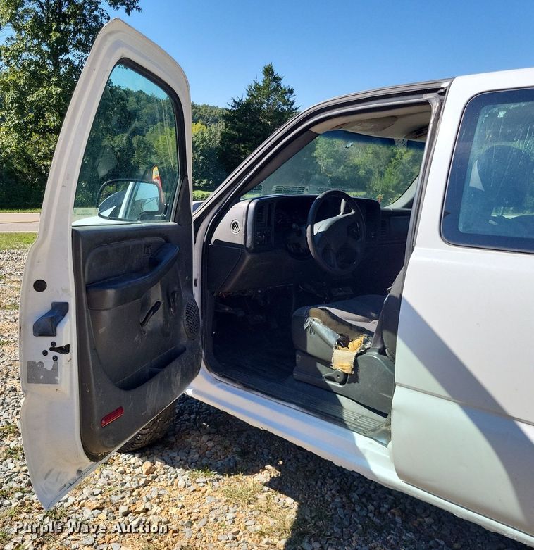 image for item LS9744 2007 Chevrolet 2500HD  Ext. Cab utility bed pickup truck