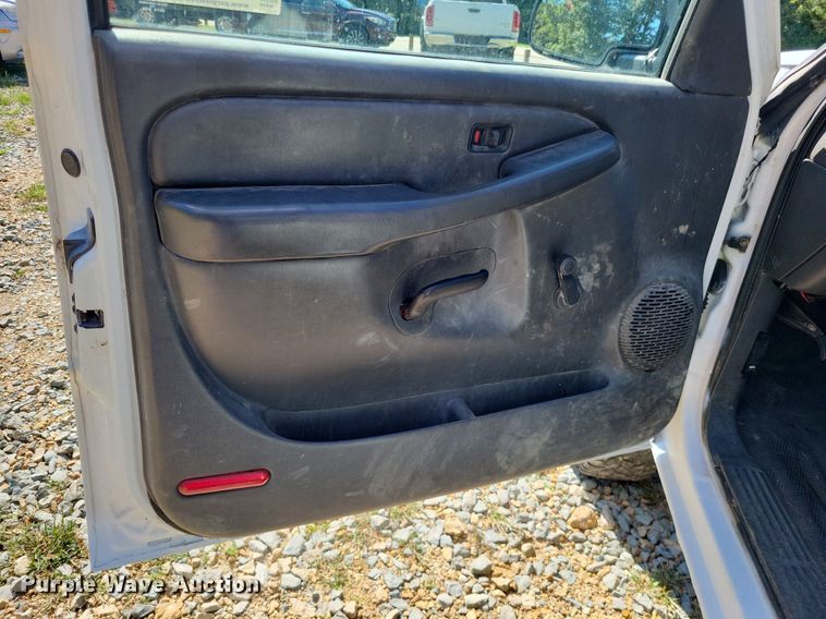 image for item LS9744 2007 Chevrolet 2500HD  Ext. Cab utility bed pickup truck