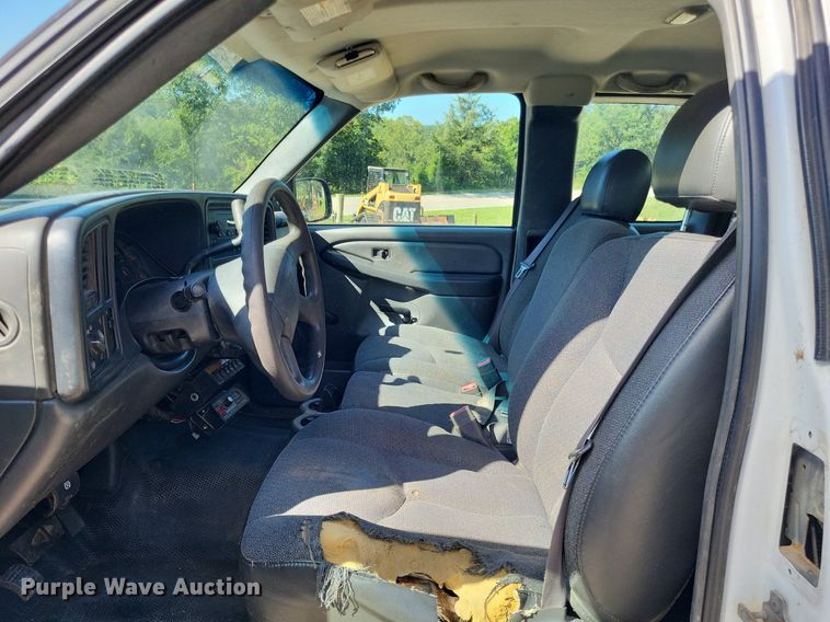 image for item LS9744 2007 Chevrolet 2500HD  Ext. Cab utility bed pickup truck