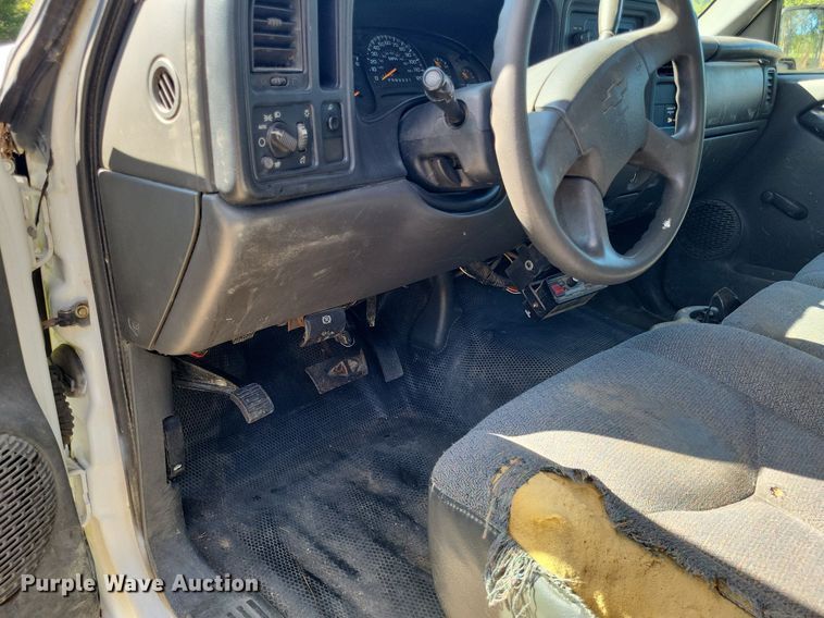 image for item LS9744 2007 Chevrolet 2500HD  Ext. Cab utility bed pickup truck