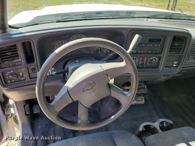 image for item LS9744 2007 Chevrolet 2500HD  Ext. Cab utility bed pickup truck