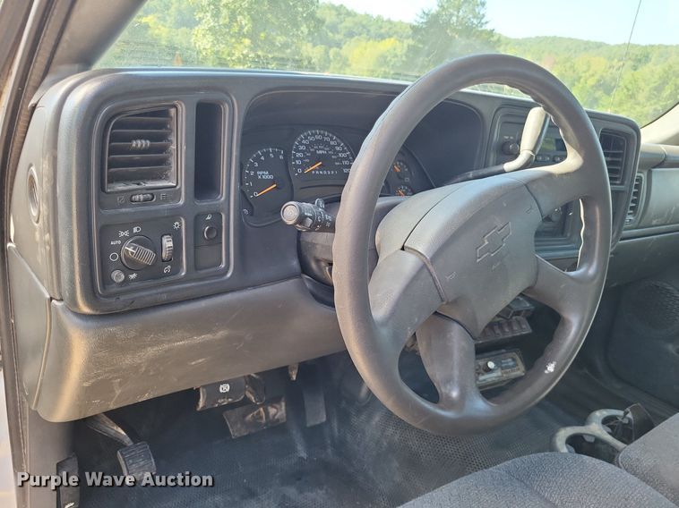 image for item LS9744 2007 Chevrolet 2500HD  Ext. Cab utility bed pickup truck