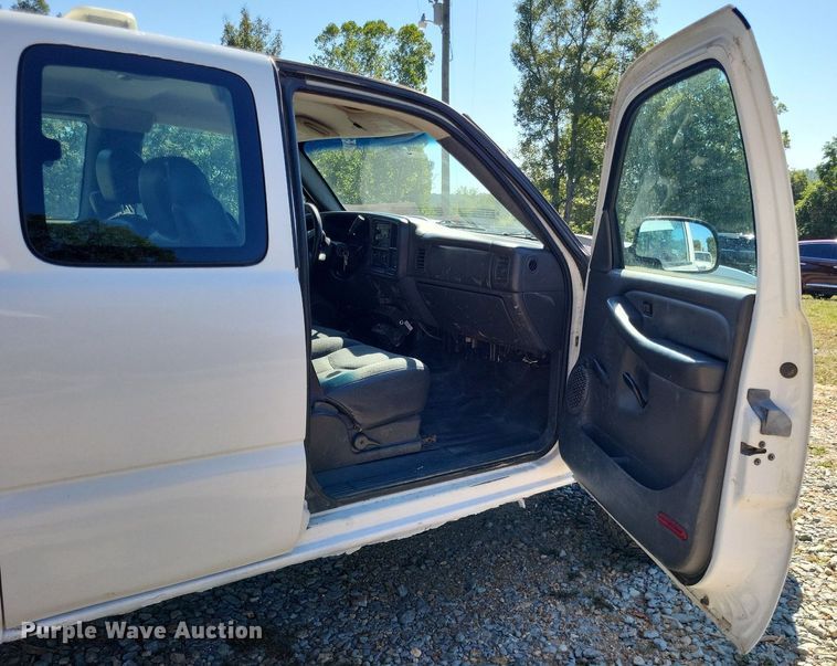 image for item LS9744 2007 Chevrolet 2500HD  Ext. Cab utility bed pickup truck