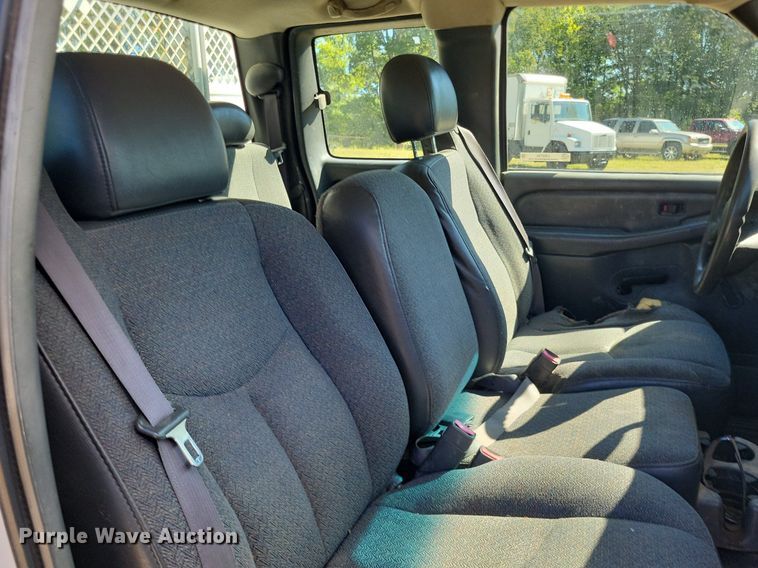 image for item LS9744 2007 Chevrolet 2500HD  Ext. Cab utility bed pickup truck