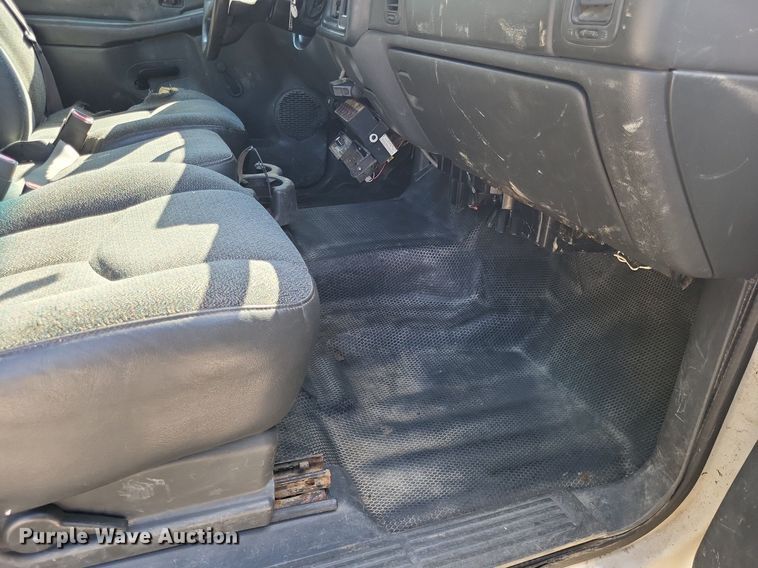 image for item LS9744 2007 Chevrolet 2500HD  Ext. Cab utility bed pickup truck