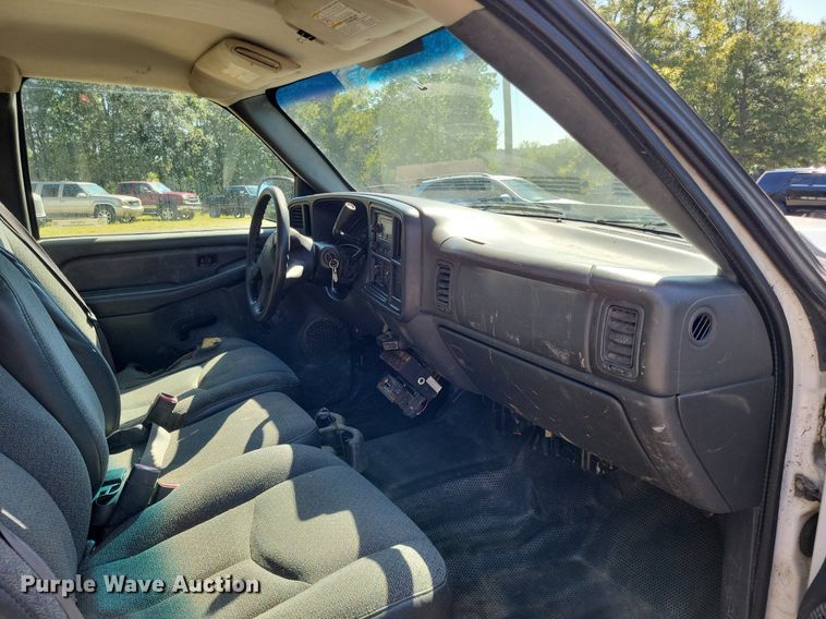 image for item LS9744 2007 Chevrolet 2500HD  Ext. Cab utility bed pickup truck