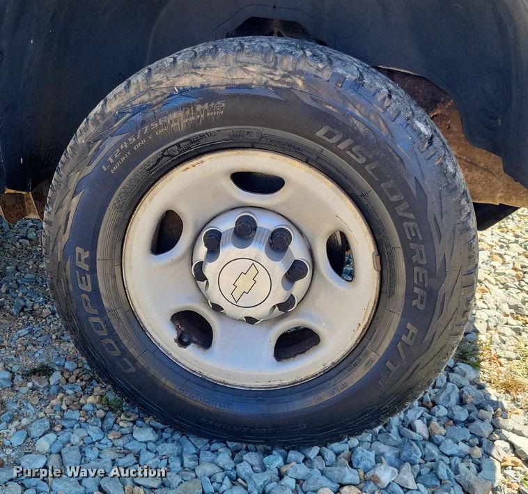 image for item LS9744 2007 Chevrolet 2500HD  Ext. Cab utility bed pickup truck