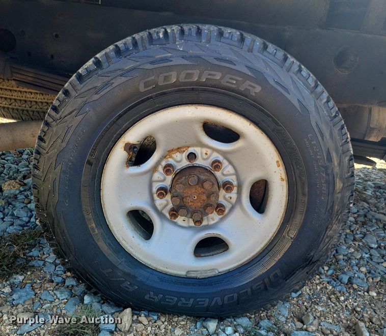 image for item LS9744 2007 Chevrolet 2500HD  Ext. Cab utility bed pickup truck