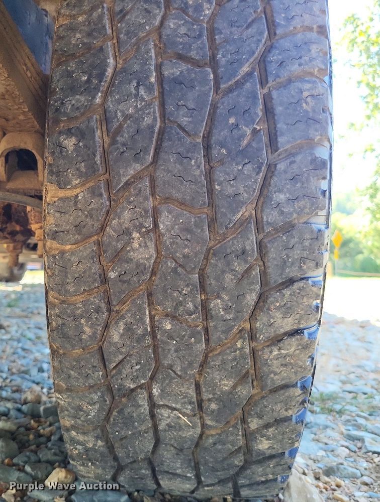 image for item LS9744 2007 Chevrolet 2500HD  Ext. Cab utility bed pickup truck