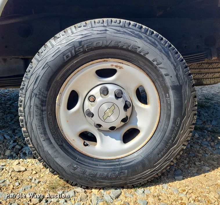 image for item LS9744 2007 Chevrolet 2500HD  Ext. Cab utility bed pickup truck