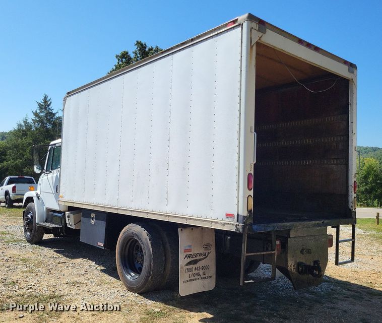 image for item LS9745 2001 Freightliner FL60  box truck