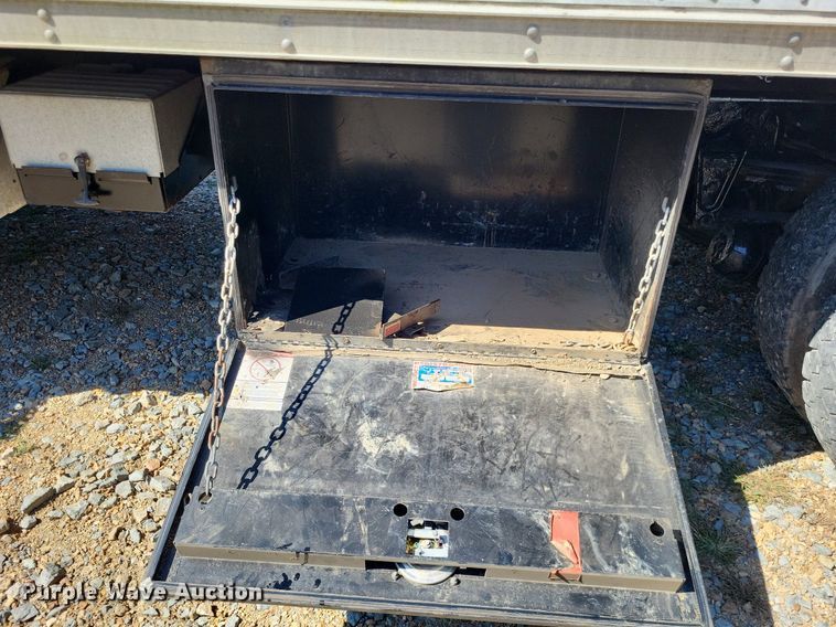 image for item LS9745 2001 Freightliner FL60  box truck