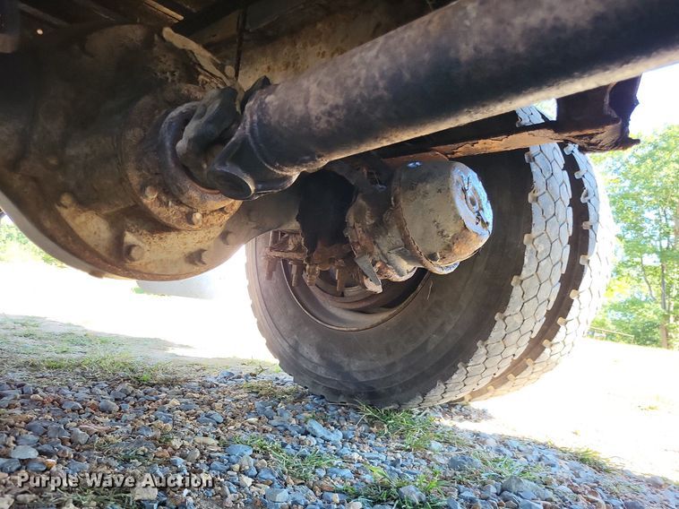 image for item LS9745 2001 Freightliner FL60  box truck