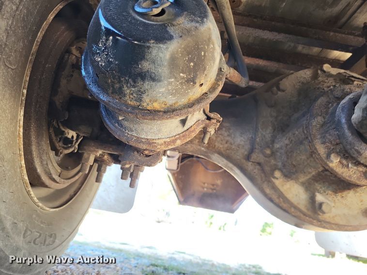 image for item LS9745 2001 Freightliner FL60  box truck