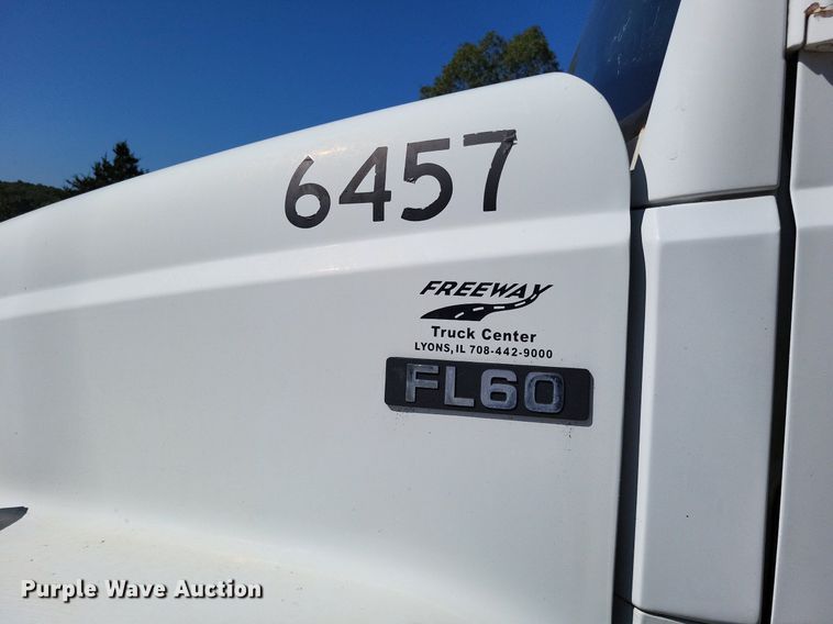 image for item LS9745 2001 Freightliner FL60  box truck