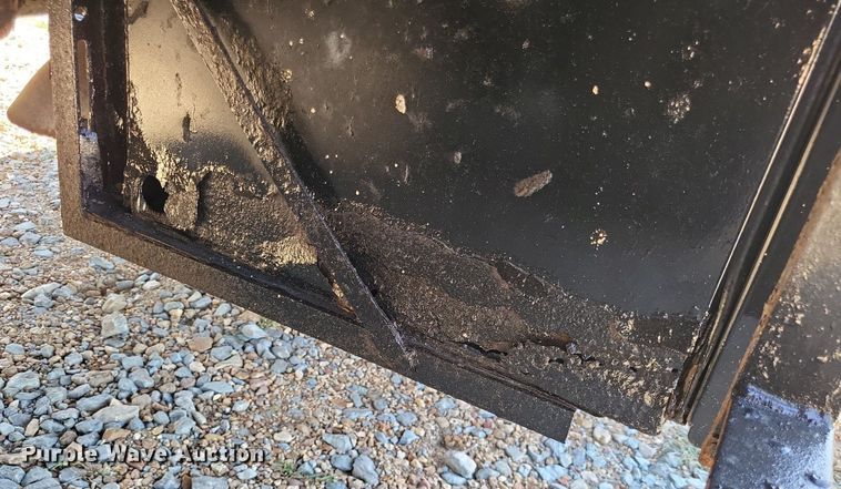 image for item LS9745 2001 Freightliner FL60  box truck