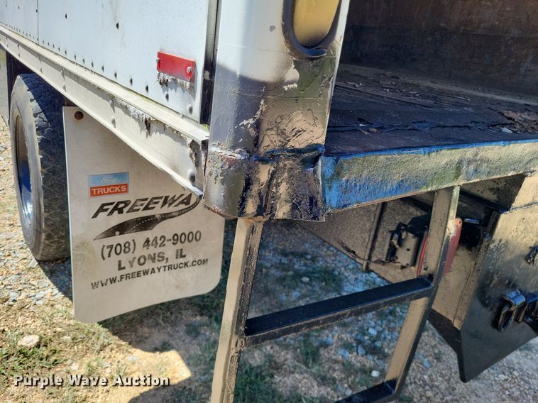 image for item LS9745 2001 Freightliner FL60  box truck