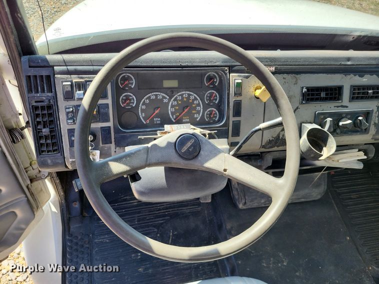 image for item LS9745 2001 Freightliner FL60  box truck