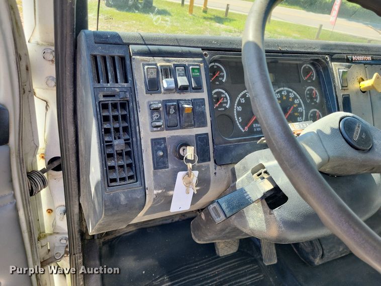 image for item LS9745 2001 Freightliner FL60  box truck