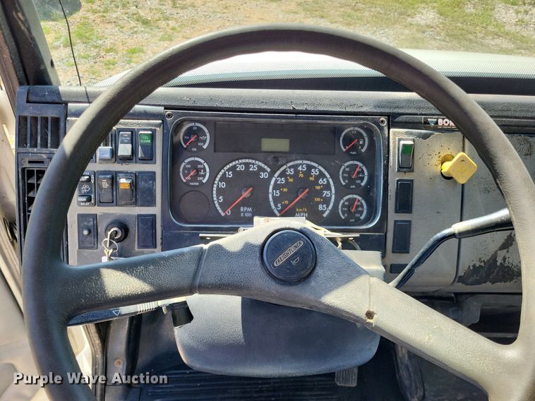 image for item LS9745 2001 Freightliner FL60  box truck