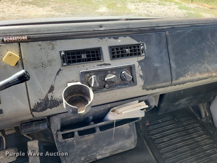 image for item LS9745 2001 Freightliner FL60  box truck