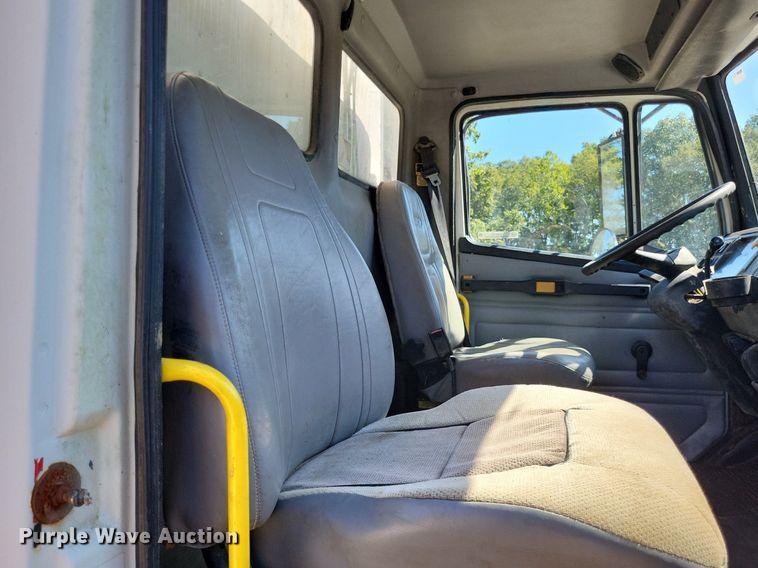 image for item LS9745 2001 Freightliner FL60  box truck