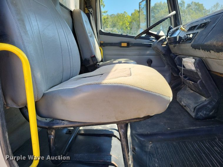 image for item LS9745 2001 Freightliner FL60  box truck