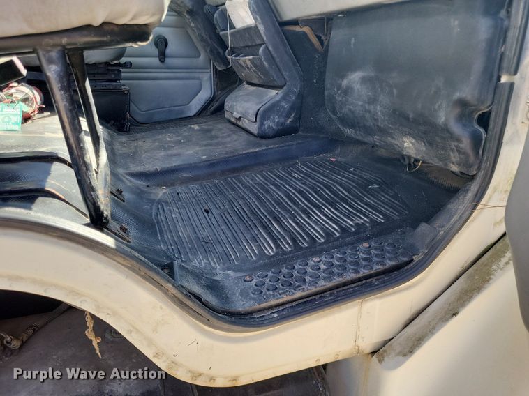 image for item LS9745 2001 Freightliner FL60  box truck