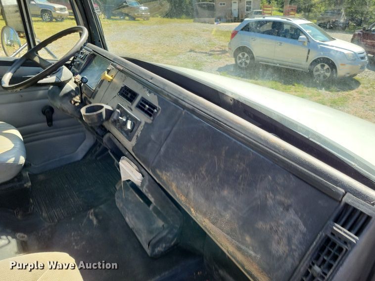 image for item LS9745 2001 Freightliner FL60  box truck