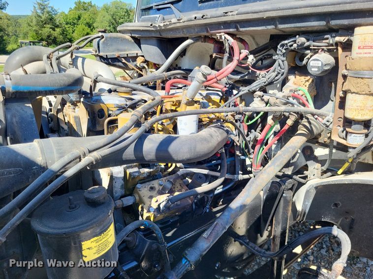 image for item LS9745 2001 Freightliner FL60  box truck