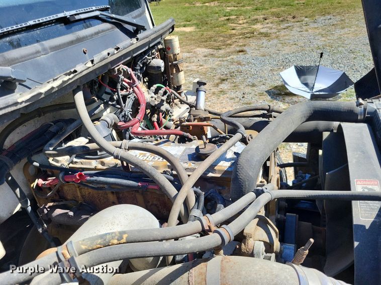 image for item LS9745 2001 Freightliner FL60  box truck