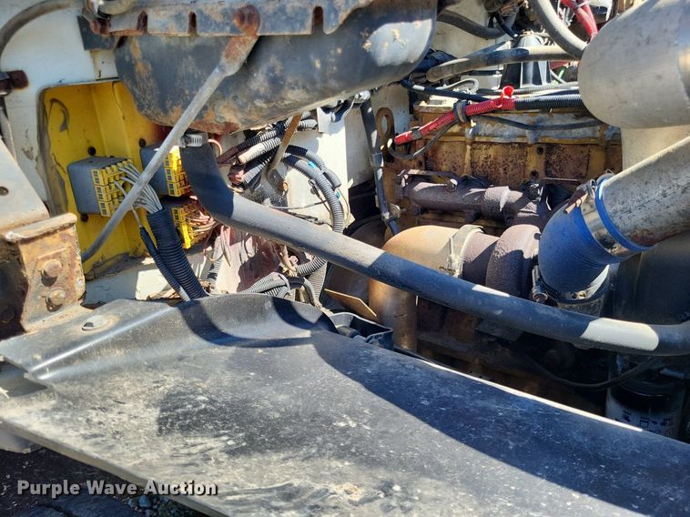 image for item LS9745 2001 Freightliner FL60  box truck