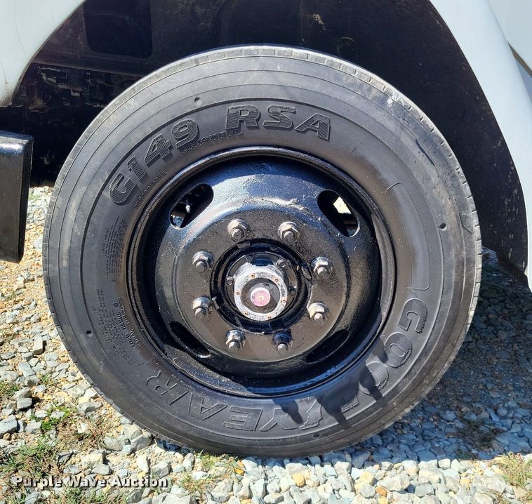 image for item LS9745 2001 Freightliner FL60  box truck