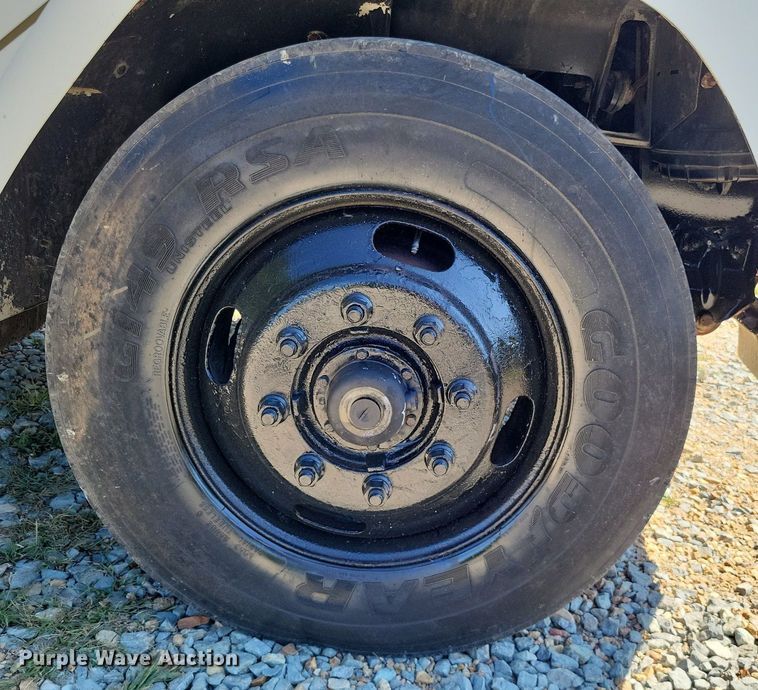 image for item LS9745 2001 Freightliner FL60  box truck