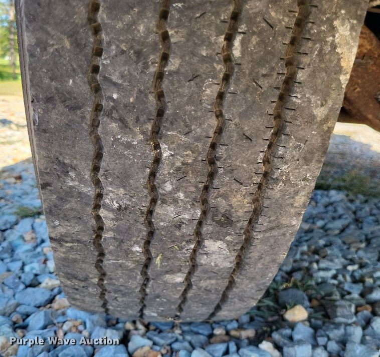 image for item LS9745 2001 Freightliner FL60  box truck