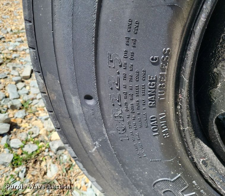 image for item LS9745 2001 Freightliner FL60  box truck