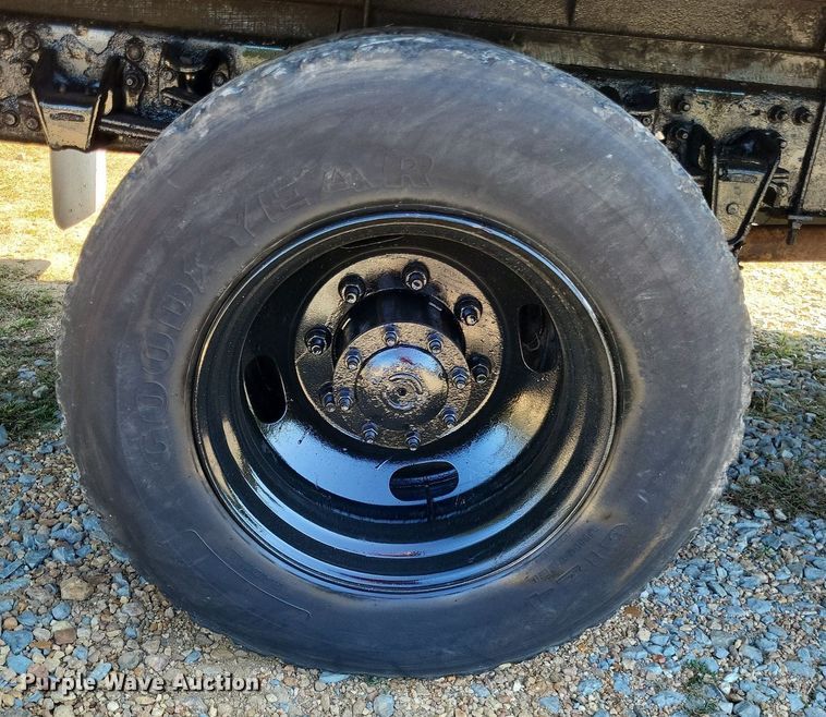 image for item LS9745 2001 Freightliner FL60  box truck