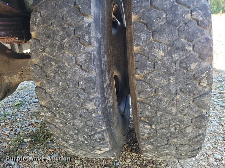 image for item LS9745 2001 Freightliner FL60  box truck