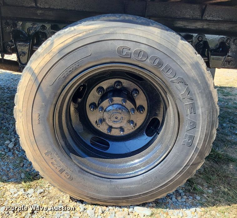 image for item LS9745 2001 Freightliner FL60  box truck