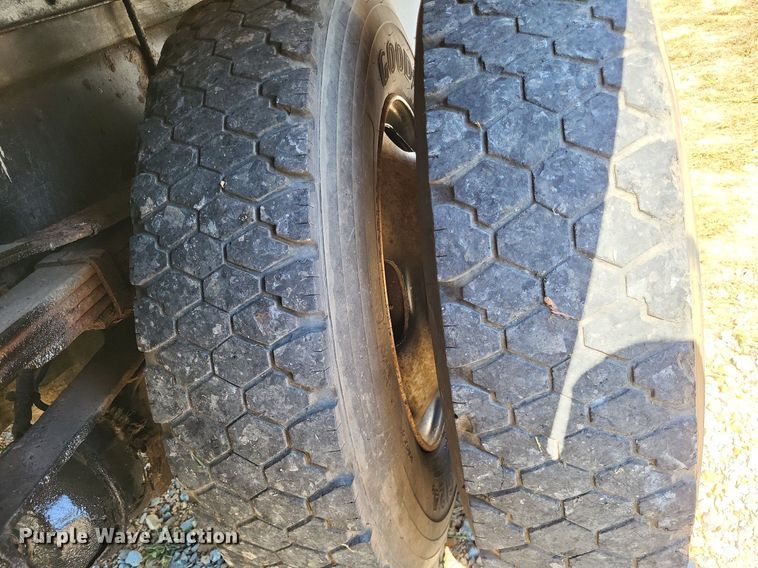 image for item LS9745 2001 Freightliner FL60  box truck