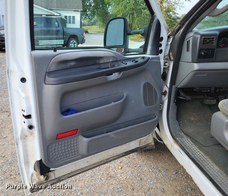 image for item LS9771 2004 Ford F350 Super Duty XLT  SuperCab pickup truck