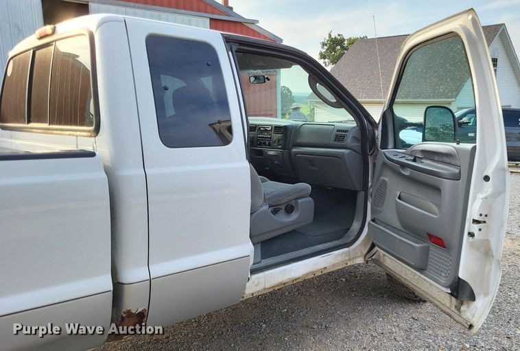 image for item LS9771 2004 Ford F350 Super Duty XLT  SuperCab pickup truck