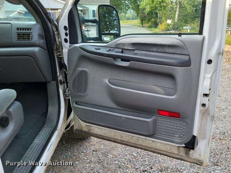 image for item LS9771 2004 Ford F350 Super Duty XLT  SuperCab pickup truck