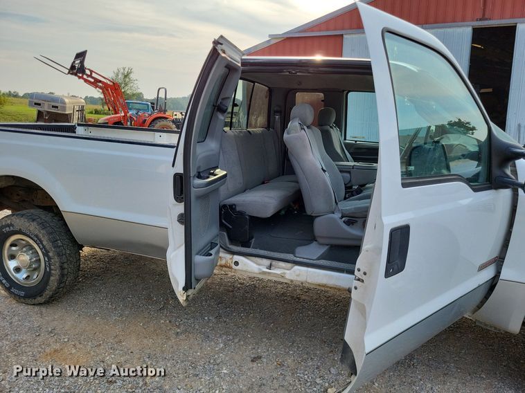 image for item LS9771 2004 Ford F350 Super Duty XLT  SuperCab pickup truck