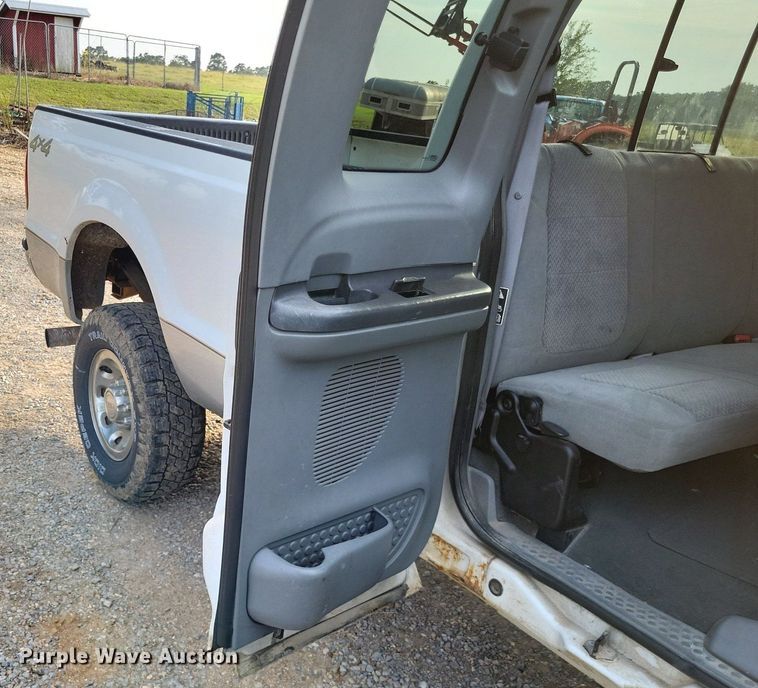 image for item LS9771 2004 Ford F350 Super Duty XLT  SuperCab pickup truck