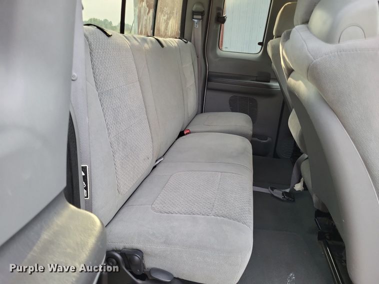 image for item LS9771 2004 Ford F350 Super Duty XLT  SuperCab pickup truck