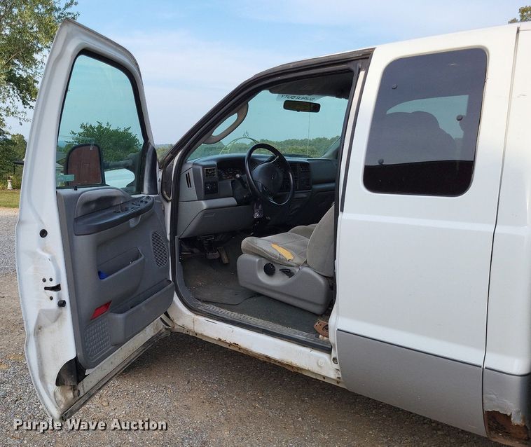 image for item LS9771 2004 Ford F350 Super Duty XLT  SuperCab pickup truck